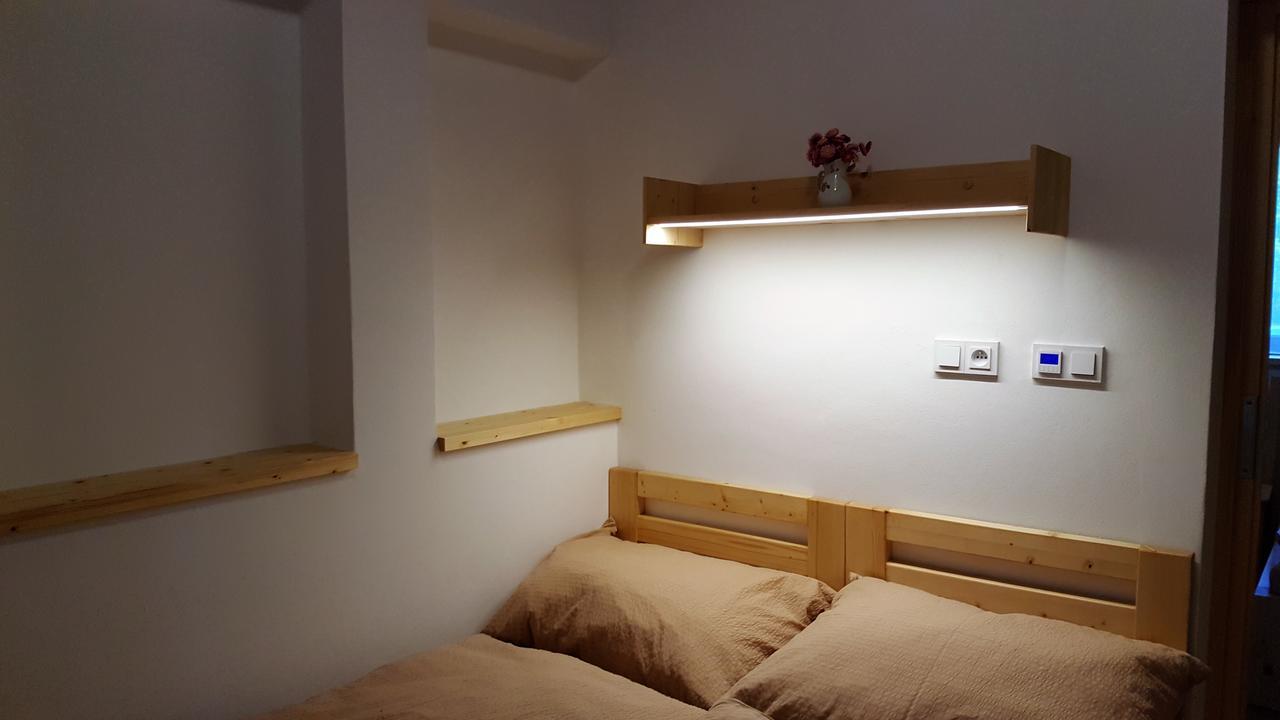 Dum Bratri Capku Hotel Budislav  Eksteriør billede